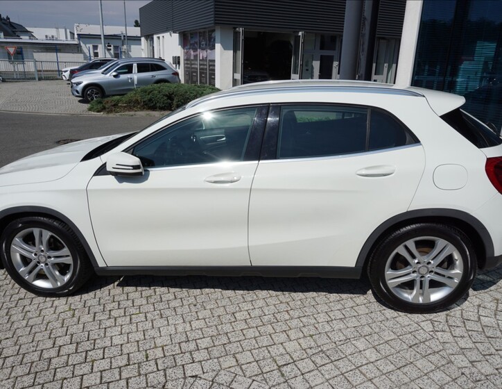 Mercedes-Benz GLA 7