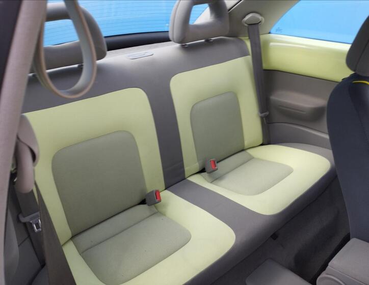 Volkswagen New Beetle 9