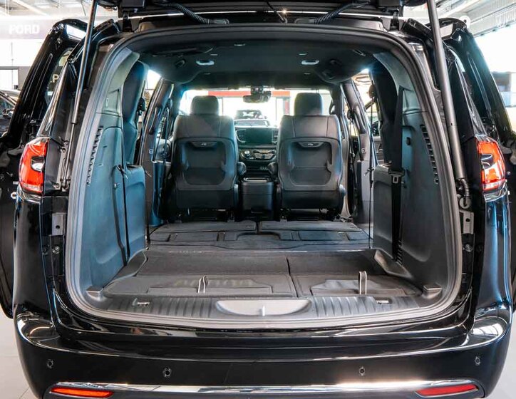 Chrysler Pacifica 8