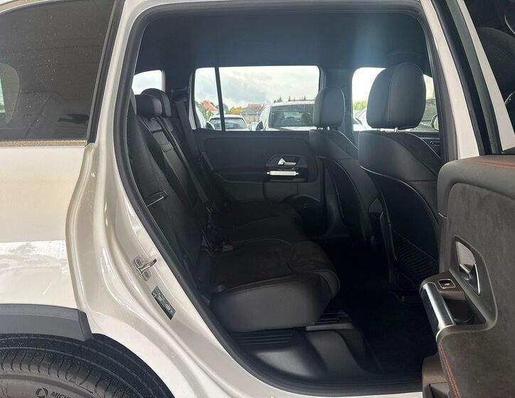 Mercedes-Benz EQB 16