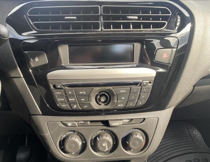 Peugeot 301 18