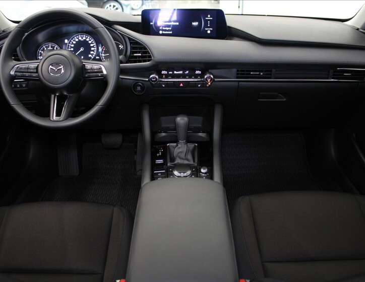 Mazda 3 8