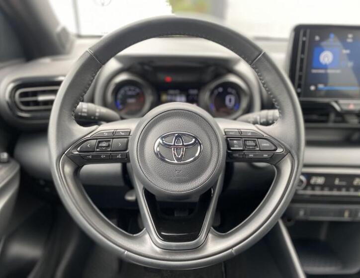 Toyota Yaris 16