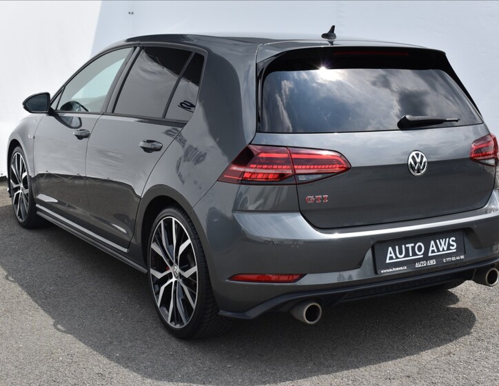 Volkswagen Golf 10
