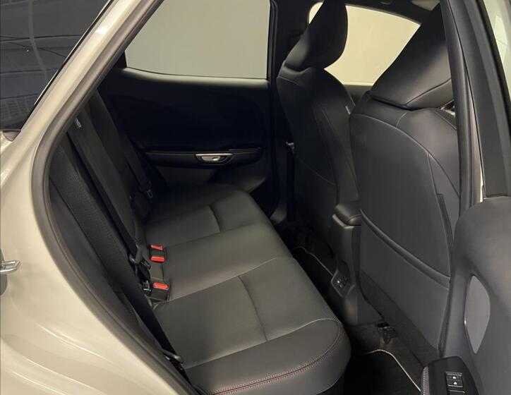 Lexus LBX 10