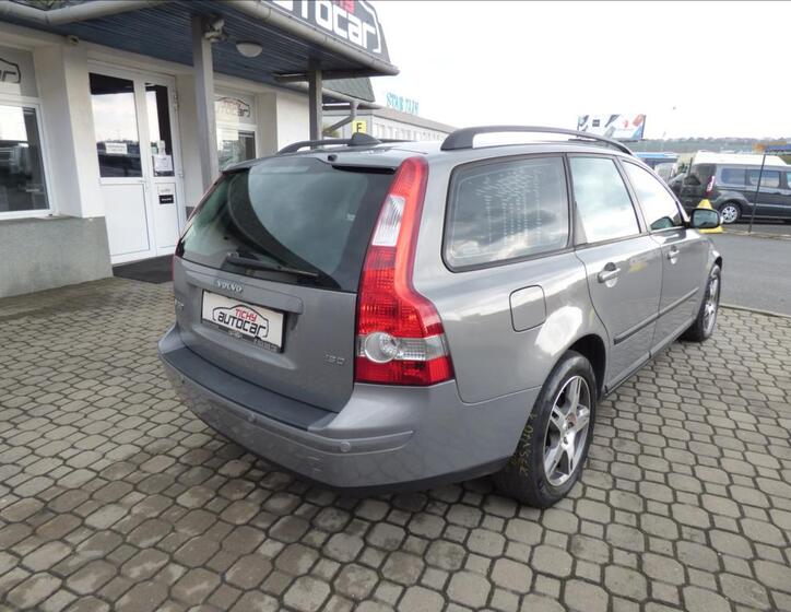 Volvo V50 3