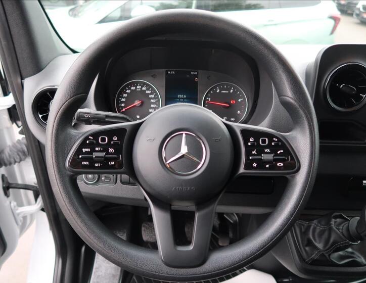 Mercedes-Benz Sprinter 16