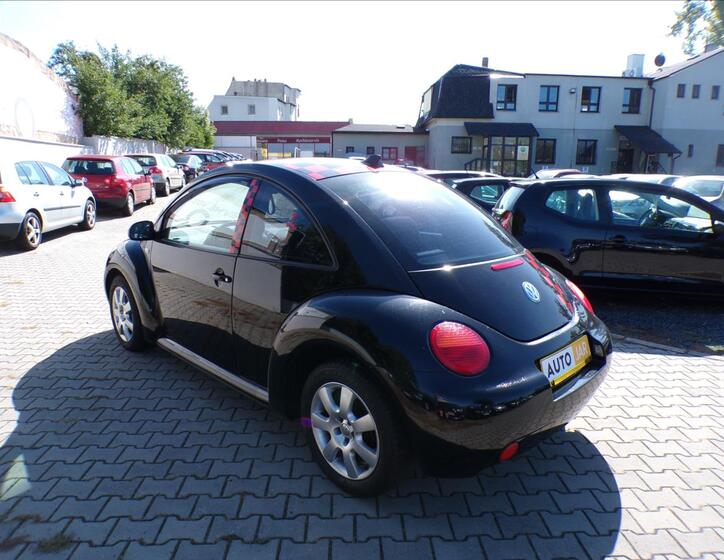 Volkswagen New Beetle 4