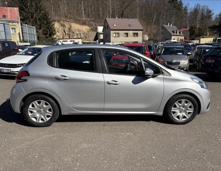 Peugeot 208 7