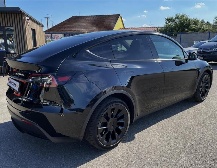 Tesla Model Y 5