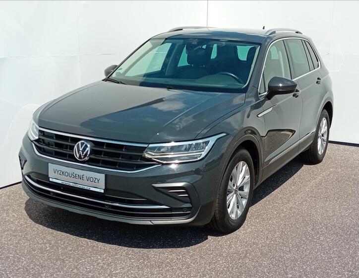Volkswagen Tiguan 1