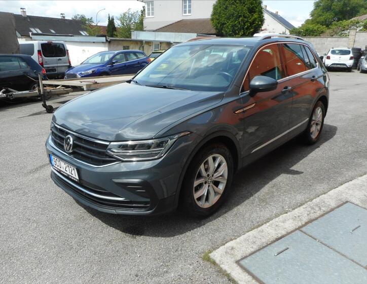 Volkswagen Tiguan 1