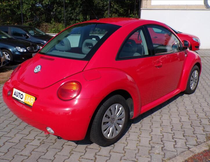 Volkswagen New Beetle 4