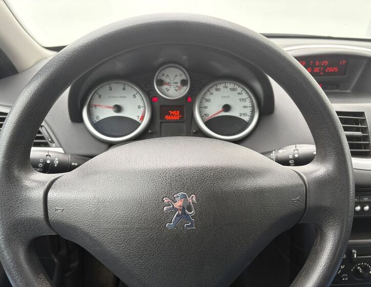 Peugeot 207 8