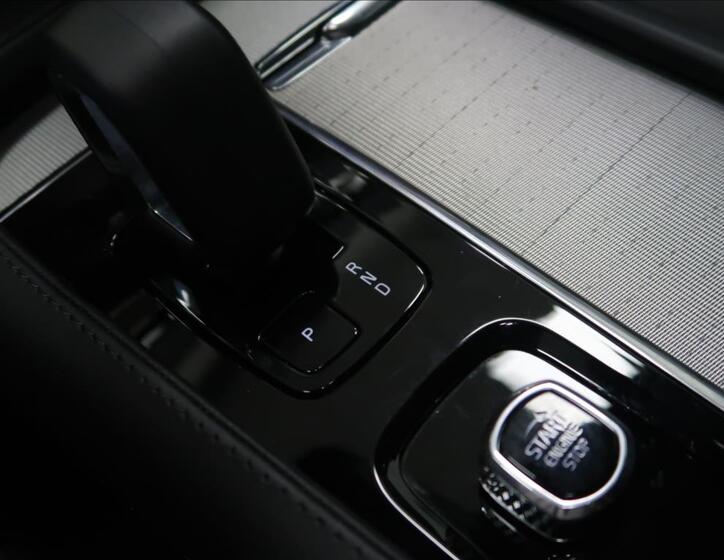 Volvo XC90 30