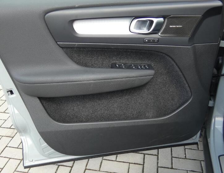 Volvo XC40 8