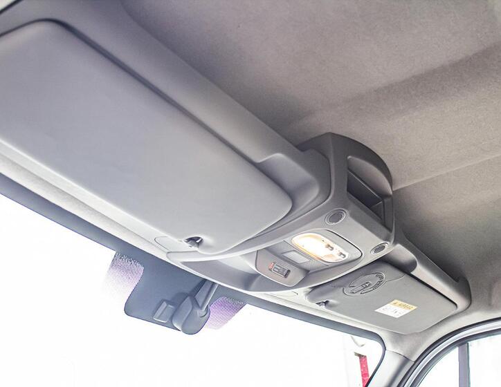 Nissan NV400 26