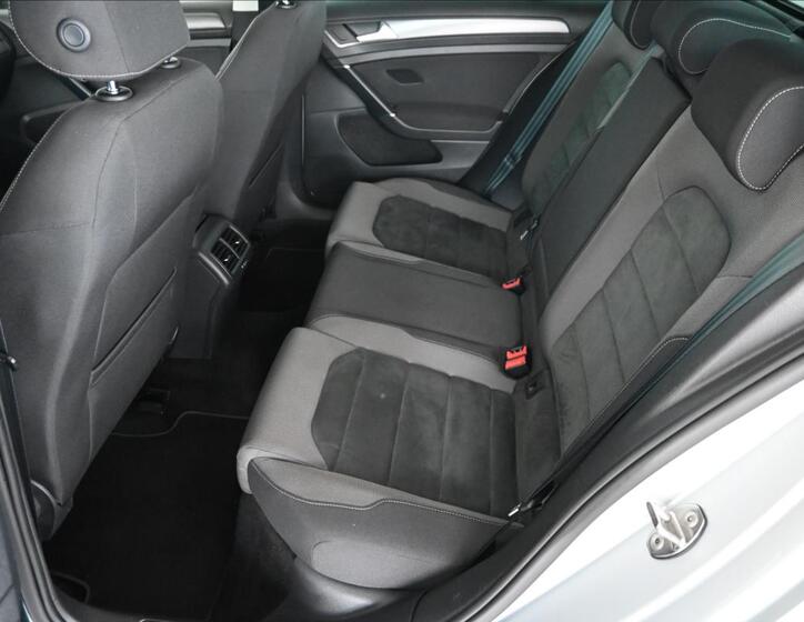 Volkswagen Golf 10