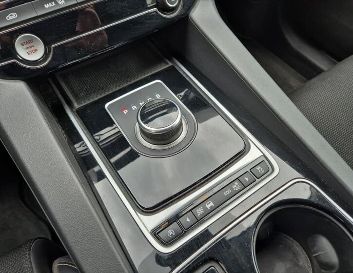 Jaguar F-Pace 15