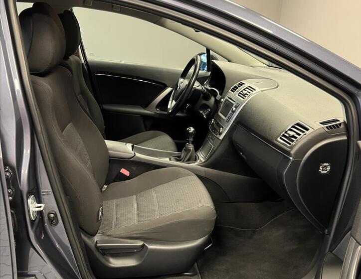 Toyota Avensis 9