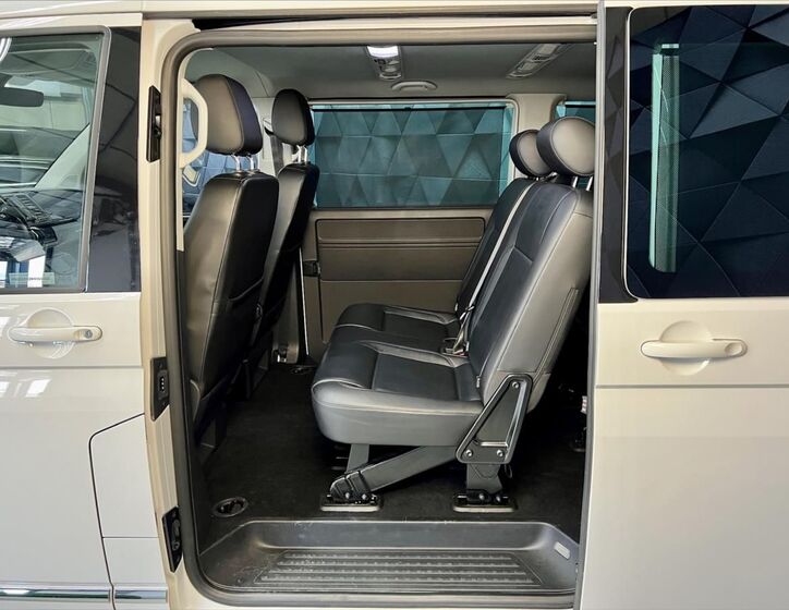 Volkswagen Caravelle 12