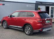 Mitsubishi Outlander 4