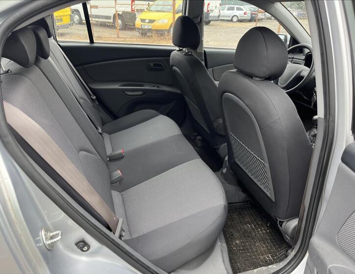 KIA Rio 12