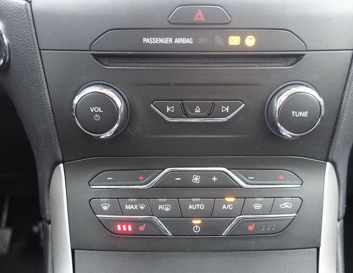 Ford Galaxy 16