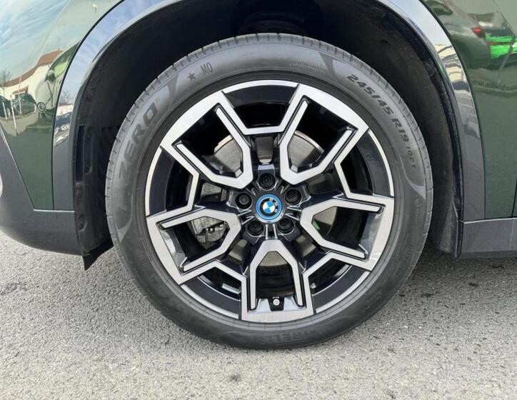 BMW iX1 4
