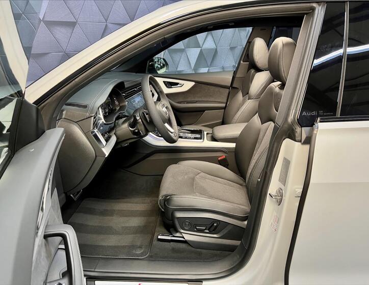 Audi Q8 10