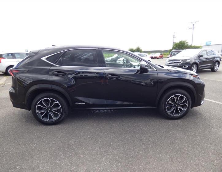 Lexus NX 300h 2