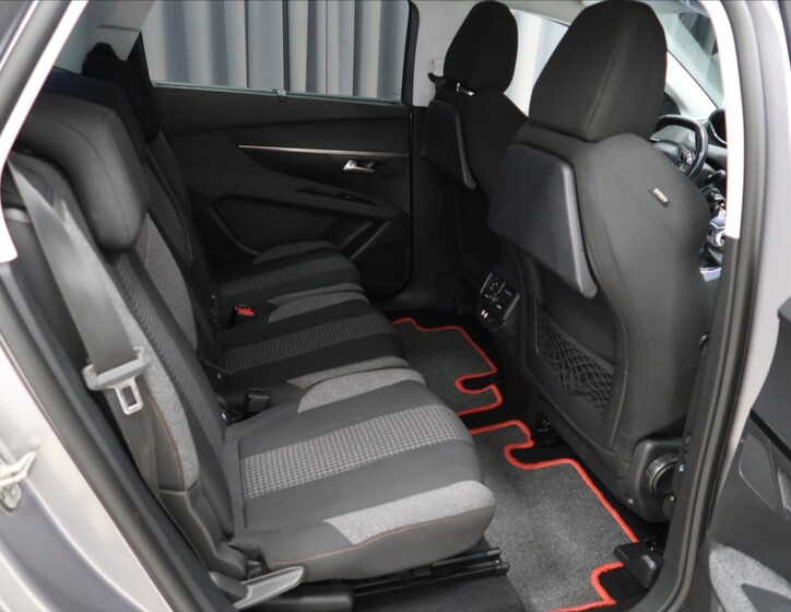 Peugeot 5008 10