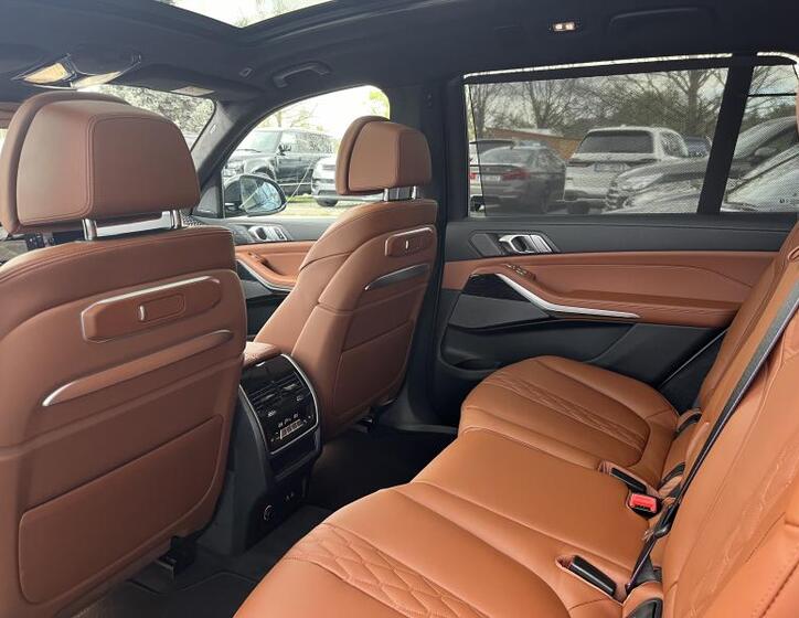 BMW X7 10