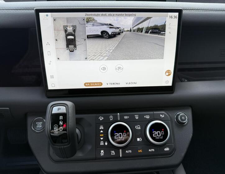 Land Rover Defender 17