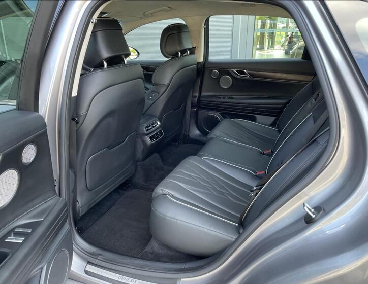 Hyundai Genesis 10