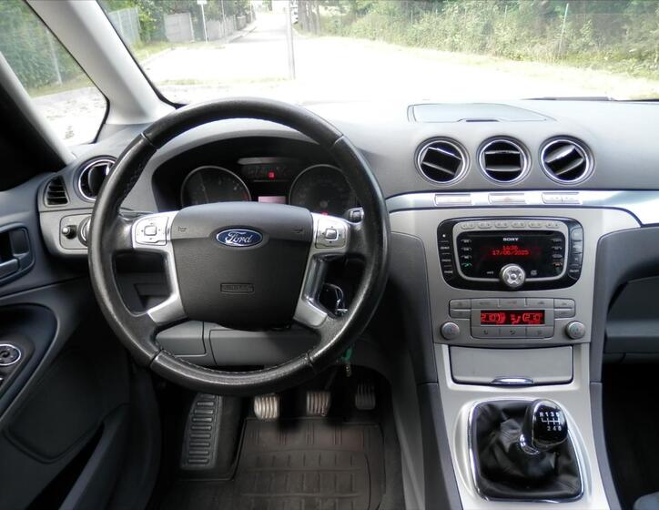 Ford Galaxy 19