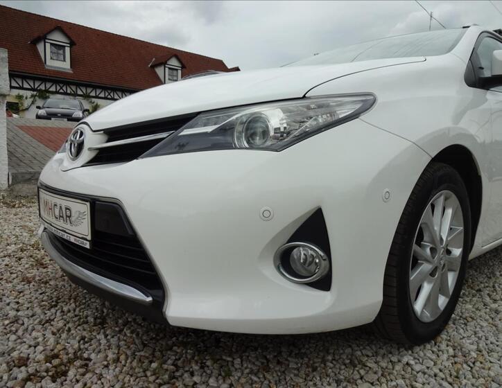 Toyota Auris 12