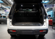 Jeep Grand Wagoneer 6