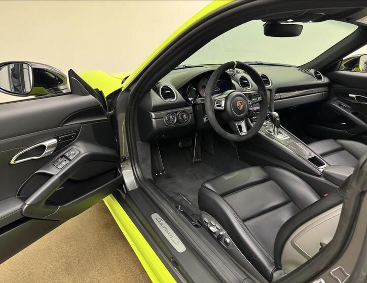 Porsche Cayman 8