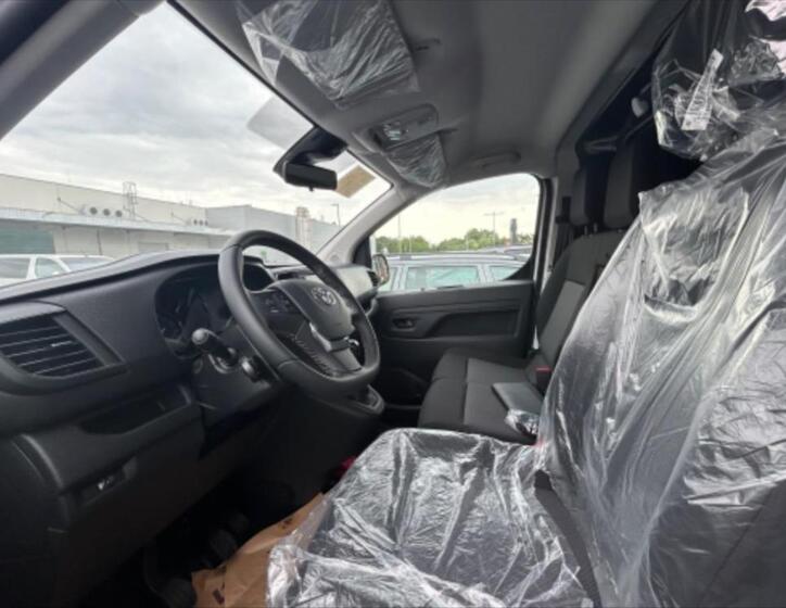Toyota ProAce 9