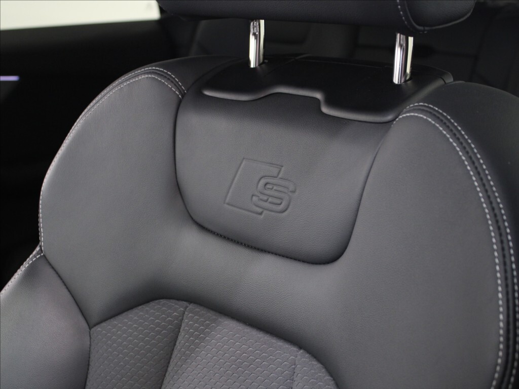 Audi Q8 26