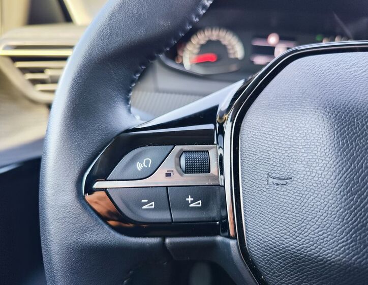 Peugeot 208 24