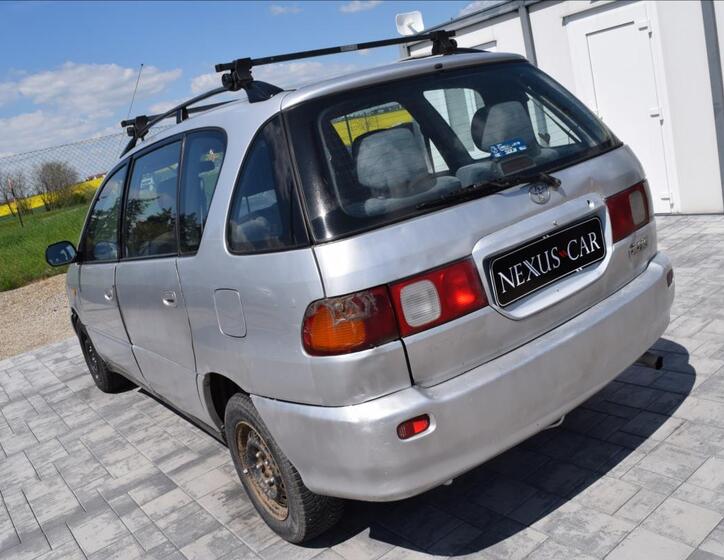 Toyota Picnic 6