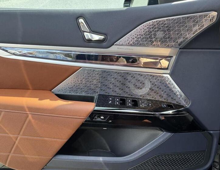 BMW i7 14