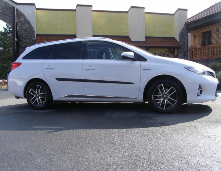 Toyota Auris 5