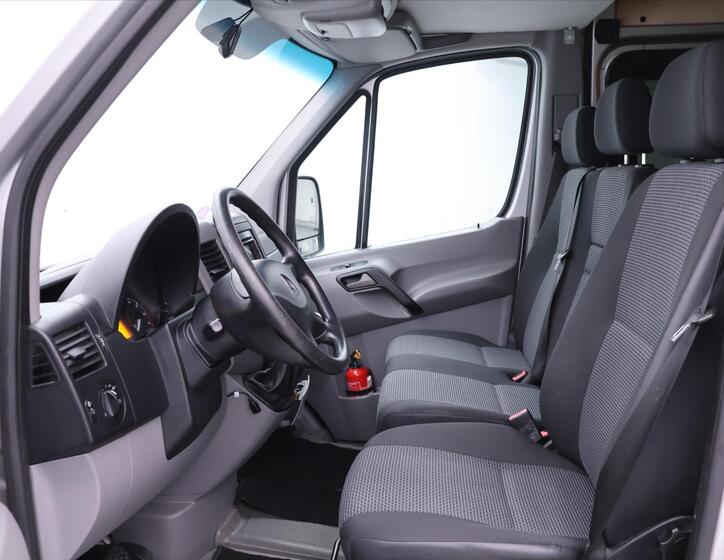 Mercedes-Benz Sprinter 11