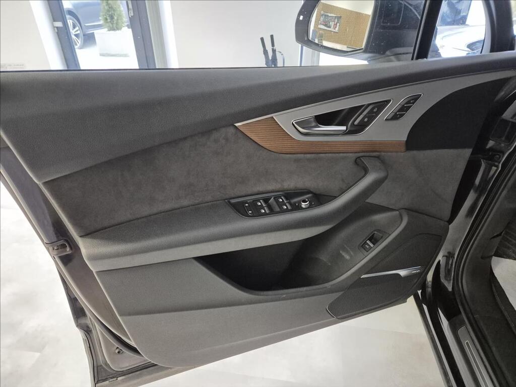 Audi Q7 9