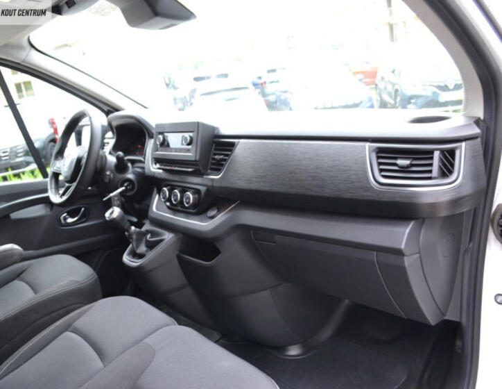 Renault Trafic 12