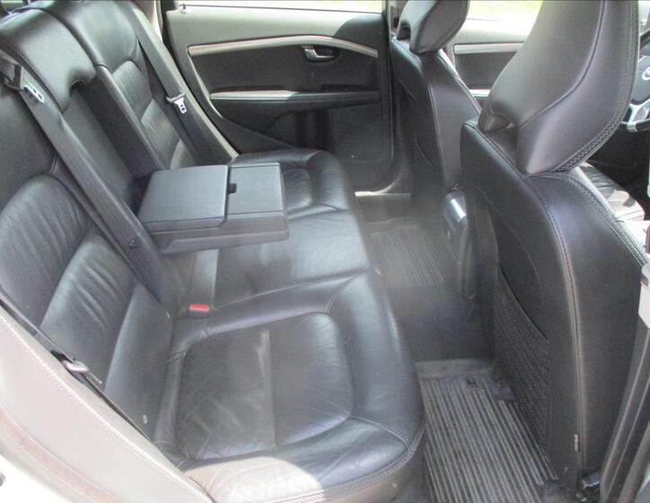 Volvo XC70 11