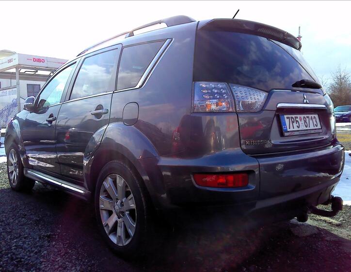 Mitsubishi Outlander 5